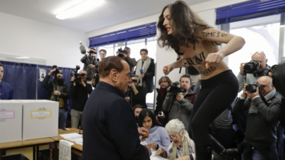 Polonahá aktivistka vyskočila i na Silvia Berlusconiho